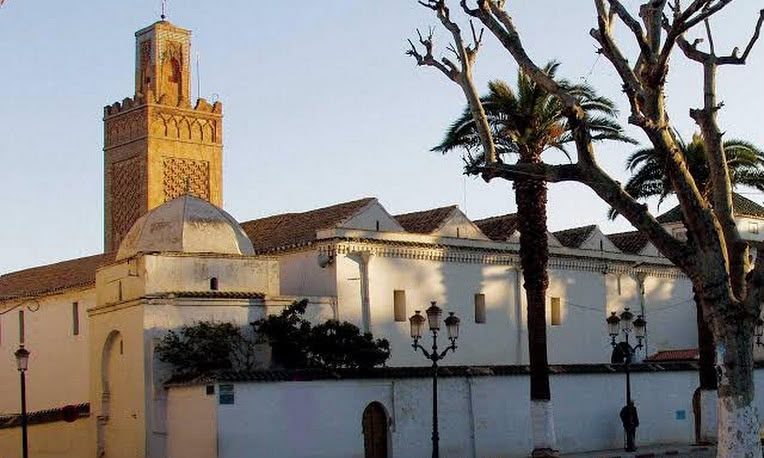 The whitewashed Great Mosque of Tlemcen and its tiled minaret above the square